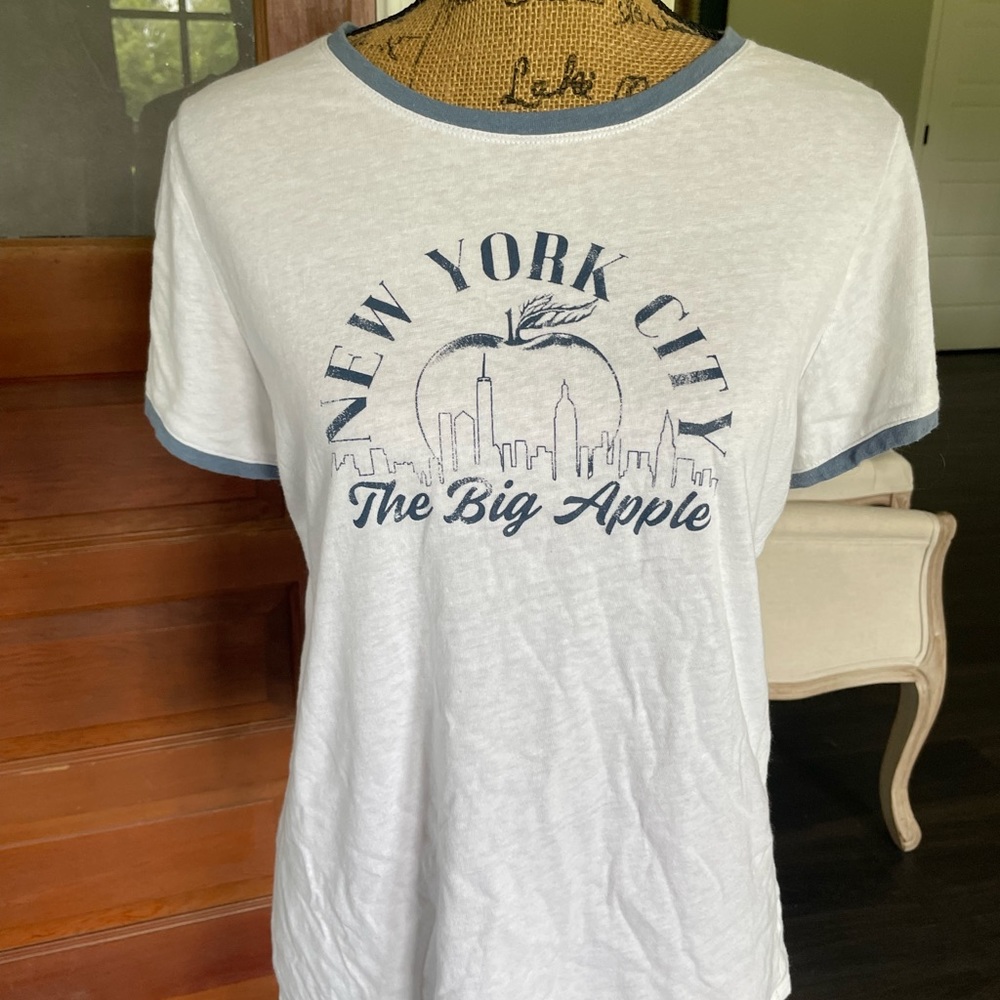 New York GAP “New York City The Big Apple” skyline white/blue T-shirt size large